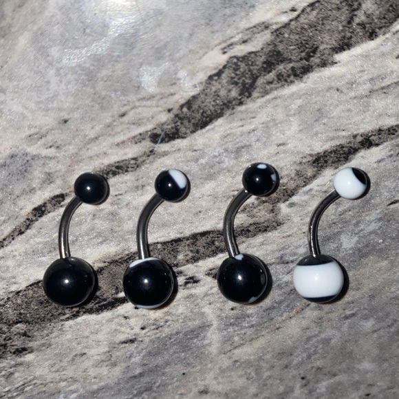4 Belly Button Ring Set Black White - Picture 3 of 3